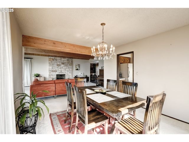 1019 Sw 2ND St, Dundee, OR 97115