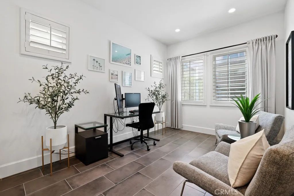 Image 23 of property listing at 91 Rockinghorse, Irvine, CA 92602