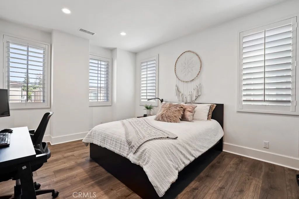 Image 29 of property listing at 91 Rockinghorse, Irvine, CA 92602