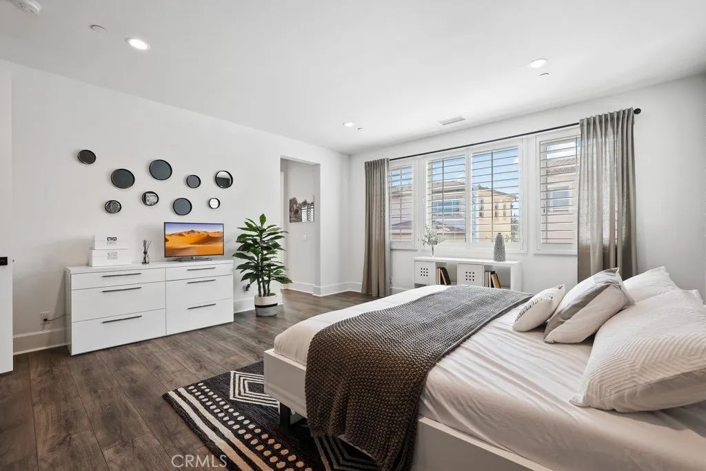 Image 34 of property listing at 91 Rockinghorse, Irvine, CA 92602