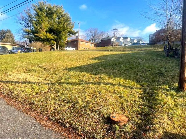 5401 Willow St, Bethel Park, PA 15102