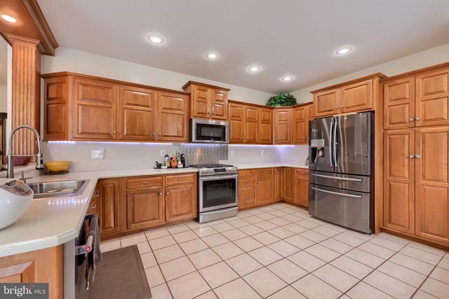 4972 FARMINGTON RD, Harrisburg, PA 17112