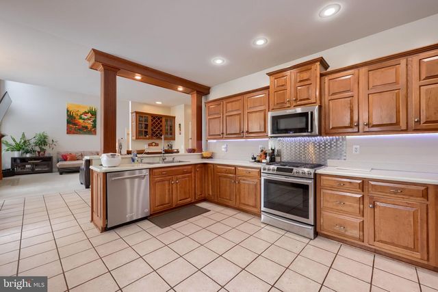 4972 FARMINGTON RD, Harrisburg, PA 17112