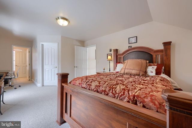 4972 FARMINGTON RD, Harrisburg, PA 17112