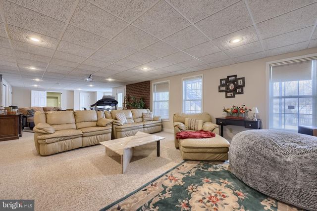 4972 FARMINGTON RD, Harrisburg, PA 17112