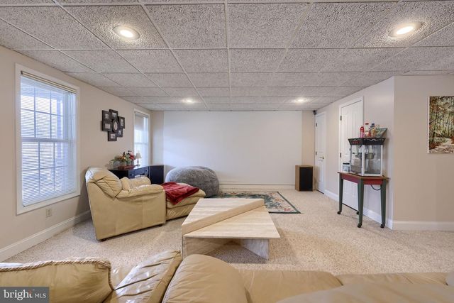 4972 FARMINGTON RD, Harrisburg, PA 17112