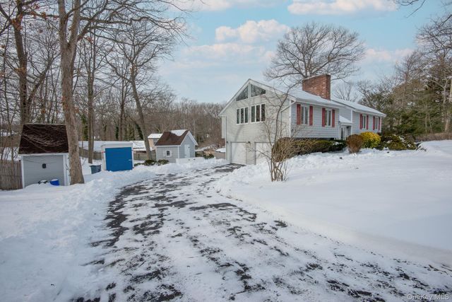 22 Glenview Avenue, Northport, NY 11768