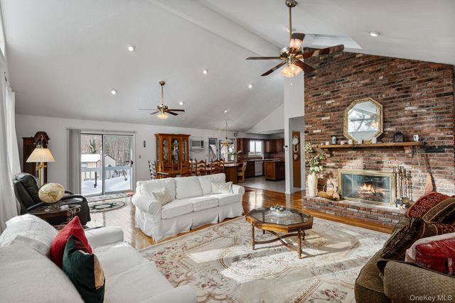 22 Glenview Avenue, Northport, NY 11768