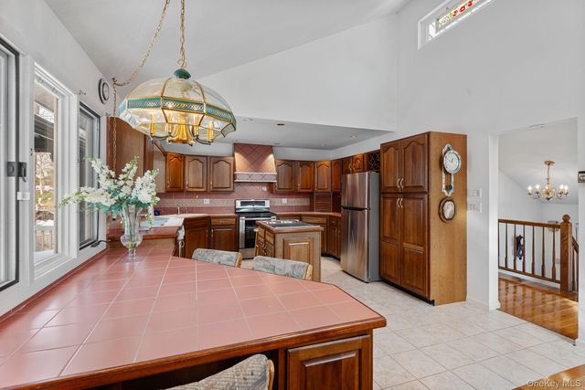 22 Glenview Avenue, Northport, NY 11768