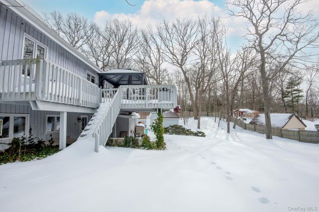 22 Glenview Avenue, Northport, NY 11768