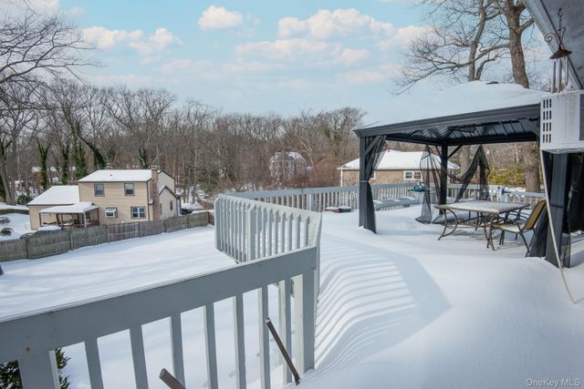 22 Glenview Avenue, Northport, NY 11768