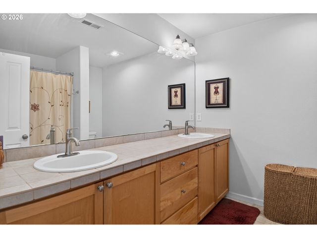 9080 Sw GRAPHITE Ter, Beaverton, OR 97007