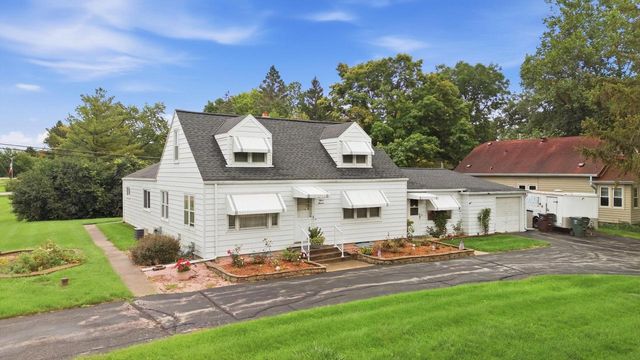 1500 S Calhoun ROAD, New Berlin, WI 53151