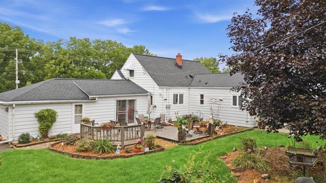 1500 S Calhoun ROAD, New Berlin, WI 53151