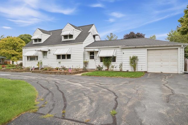 1500 S Calhoun ROAD, New Berlin, WI 53151