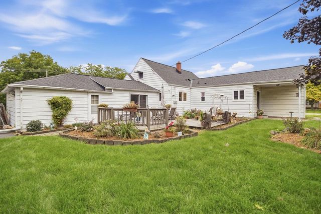 1500 S Calhoun ROAD, New Berlin, WI 53151
