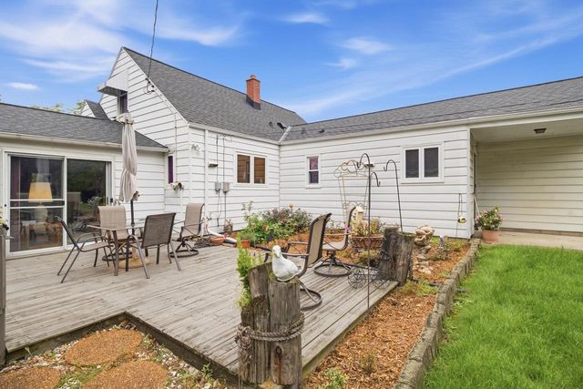 1500 S Calhoun ROAD, New Berlin, WI 53151