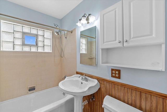 3520 N 77th STREET, Milwaukee, WI 53222