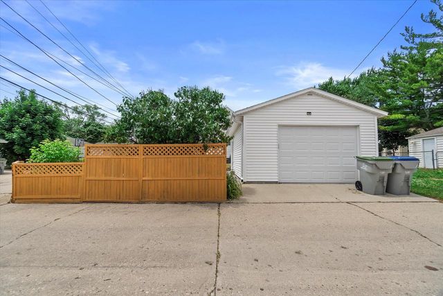 3520 N 77th STREET, Milwaukee, WI 53222
