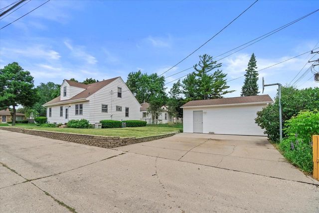 3520 N 77th STREET, Milwaukee, WI 53222