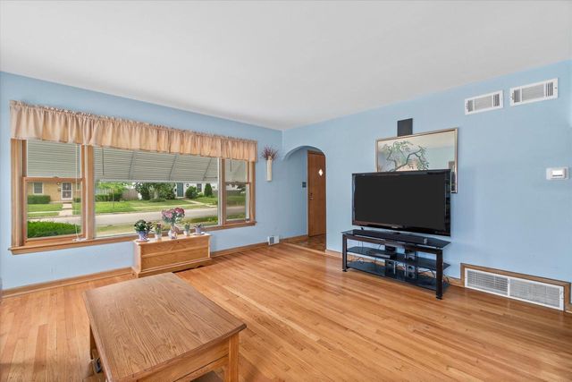 3520 N 77th STREET, Milwaukee, WI 53222