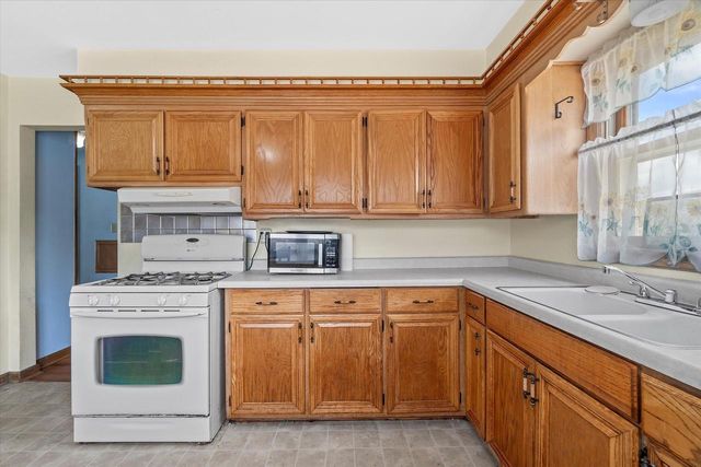 3520 N 77th STREET, Milwaukee, WI 53222