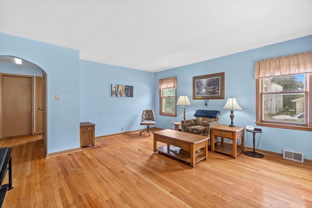 3520 N 77th STREET, Milwaukee, WI 53222