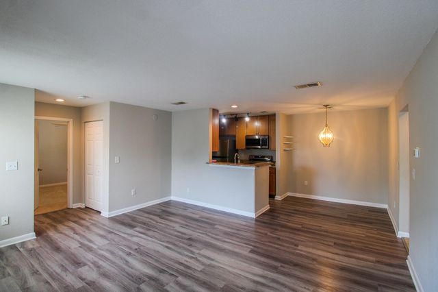 271 Alexandra Drive 12, Mount Pleasant, SC 29464