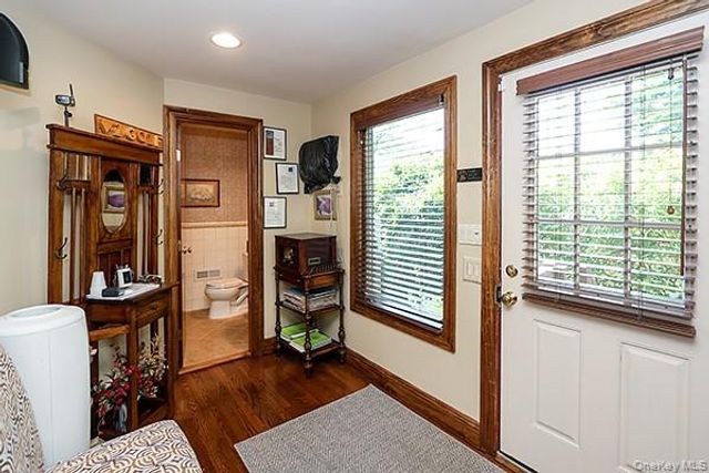 32 Randy Lane, Plainview, NY 11803