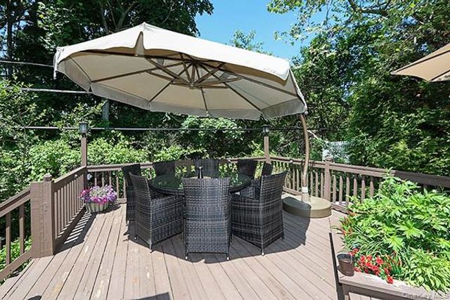 32 Randy Lane, Plainview, NY 11803