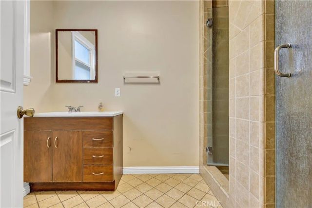 2641 S Catalina Street, Los Angeles, CA 90007
