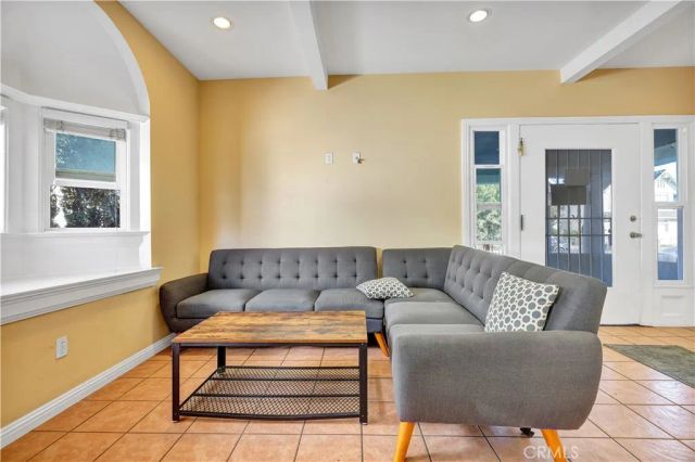 2641 S Catalina Street, Los Angeles, CA 90007