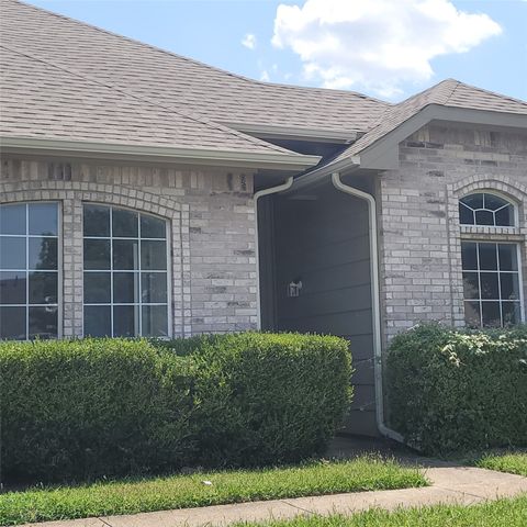 312 W Glen Meadow Drive, Glenn Heights, TX 75154