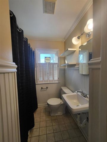 2302 Maplewood Avenue, Lansing, MI 48910