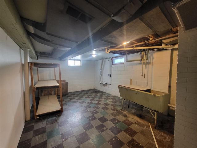 2302 Maplewood Avenue, Lansing, MI 48910