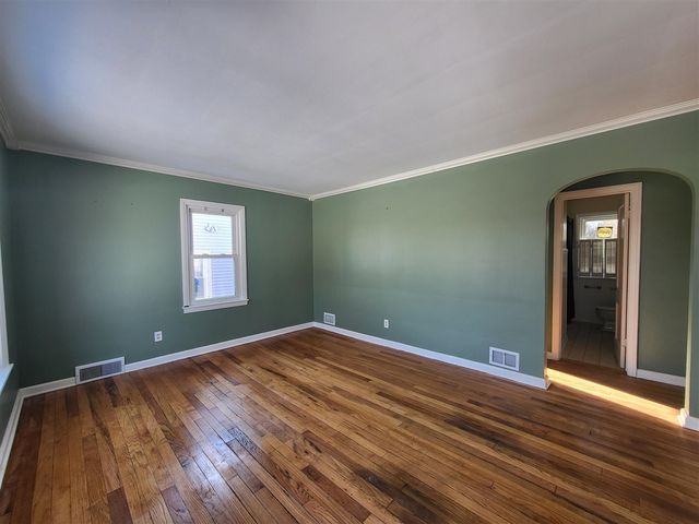 2302 Maplewood Avenue, Lansing, MI 48910