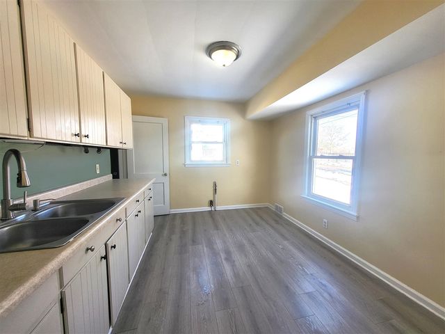 2302 Maplewood Avenue, Lansing, MI 48910