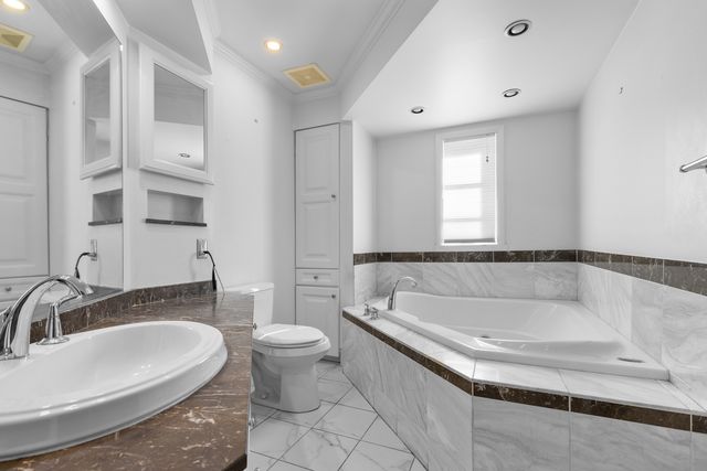 2020 GLENVIEW Road, Rockford, IL 61107