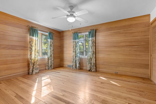 2020 GLENVIEW Road, Rockford, IL 61107