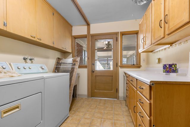 2020 GLENVIEW Road, Rockford, IL 61107