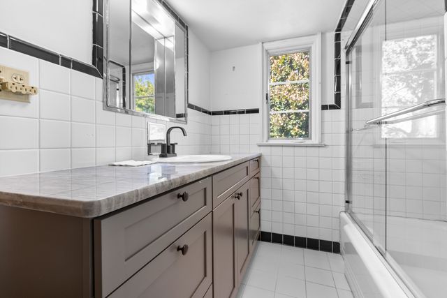 2020 GLENVIEW Road, Rockford, IL 61107