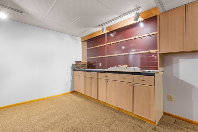 2020 GLENVIEW Road, Rockford, IL 61107