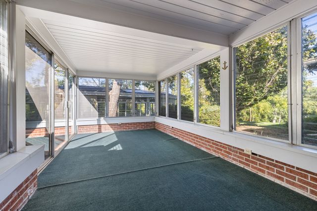 2020 GLENVIEW Road, Rockford, IL 61107