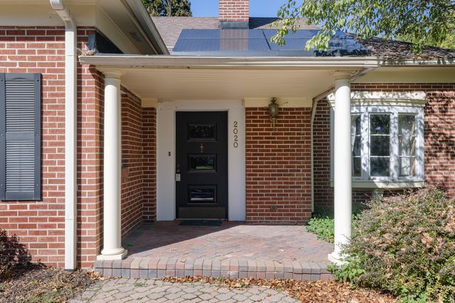 2020 GLENVIEW Road, Rockford, IL 61107