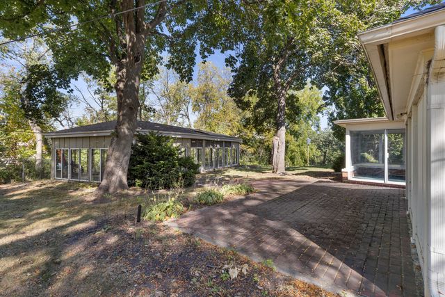 2020 GLENVIEW Road, Rockford, IL 61107