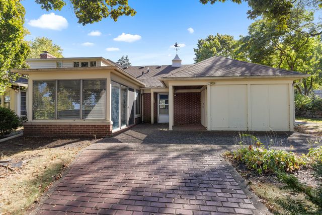 2020 GLENVIEW Road, Rockford, IL 61107