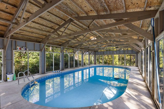 2020 GLENVIEW Road, Rockford, IL 61107