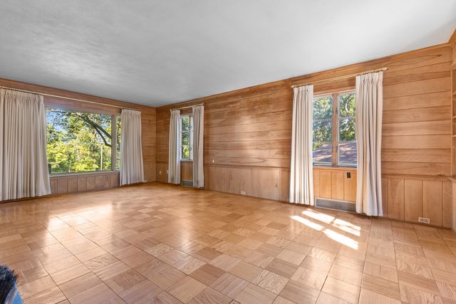 2020 GLENVIEW Road, Rockford, IL 61107