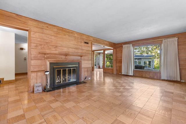 2020 GLENVIEW Road, Rockford, IL 61107