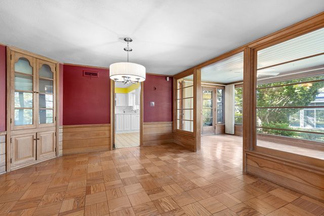 2020 GLENVIEW Road, Rockford, IL 61107